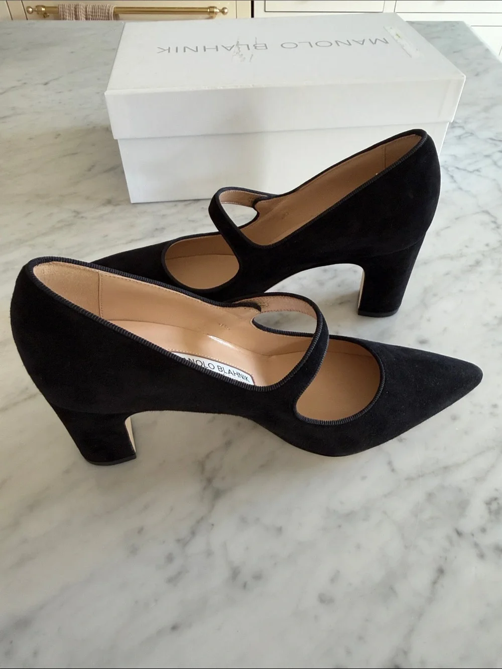 NWT Manolo Blahnik Black Suede Campariba Mary Jane Pointed Pumps size 37